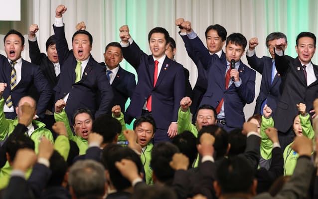 維新、かすむ「改革」旗印　党勢反転へ立ち位置苦慮